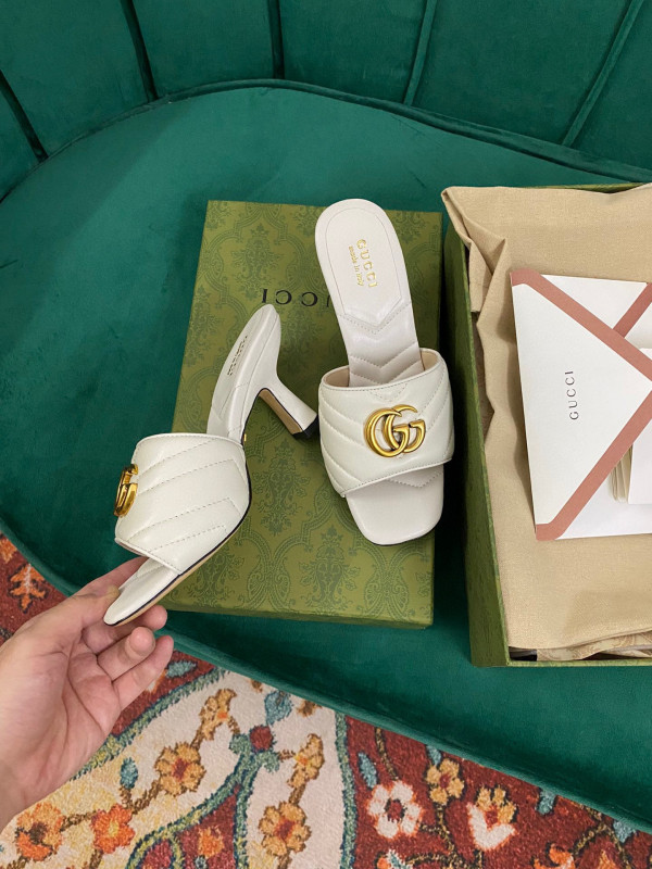 G*u*i double g slide sandal