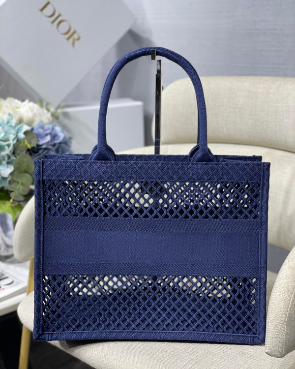medium D*or book tote
