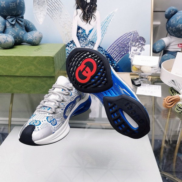 G*u*i run sneaker