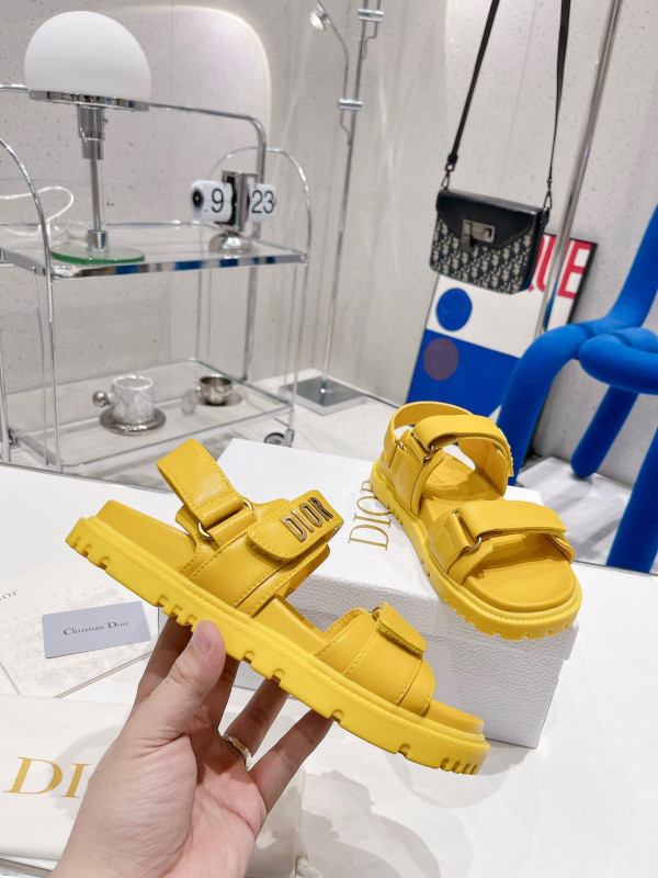 D*oract sandal