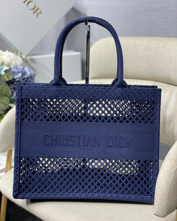 medium D*or book tote