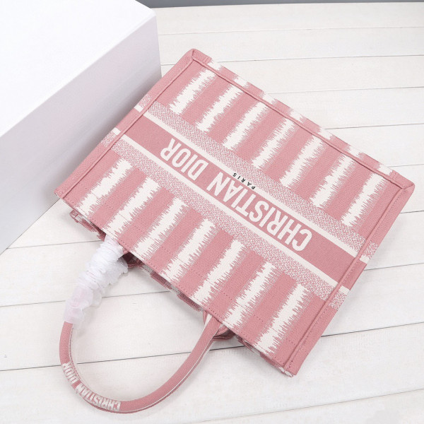 medium D*or book tote