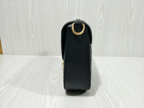 G*u*i padlock