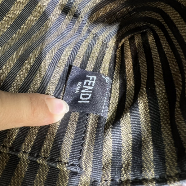 F**di wallet on chain with pouches