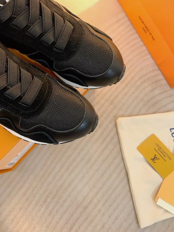 l**is V*t*n sneaker