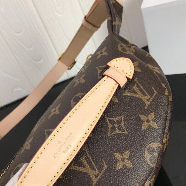 l**is V*t*n bumbag