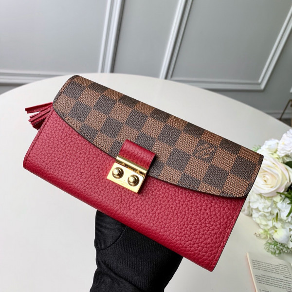 l**is V*t*n croisette wallet