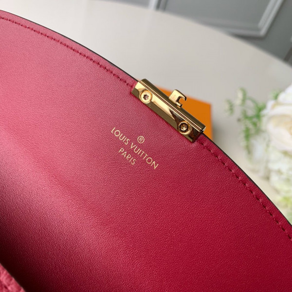 l**is V*t*n croisette wallet