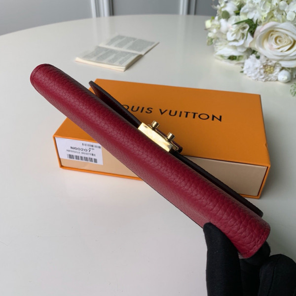 l**is V*t*n croisette wallet
