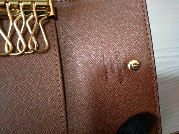 l**is V*t*n 6 key holder