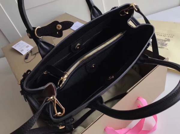 B**rry the medium banner in leather and house check