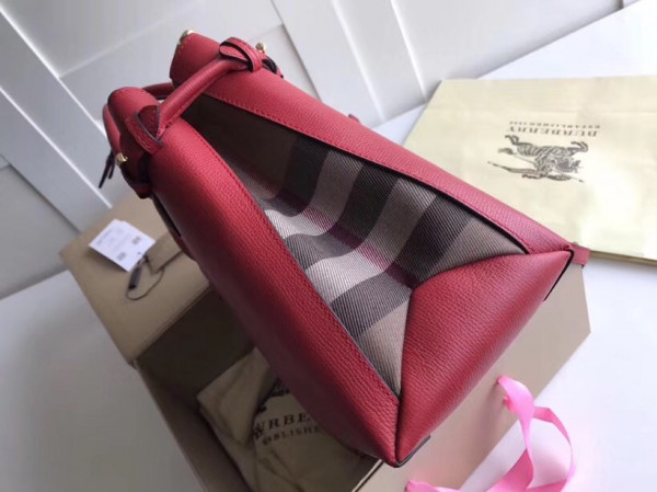 B**rry the medium banner in leather and house check