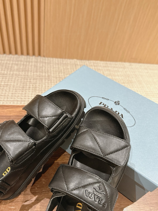Pra*a sandals