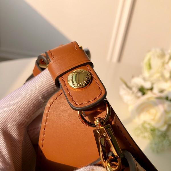 l**is V*t*n belt bag(2019 spring show)