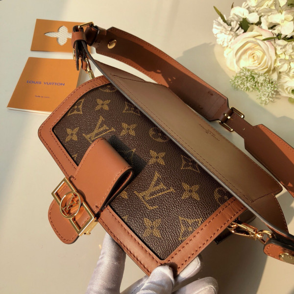 l**is V*t*n belt bag(2019 spring show)