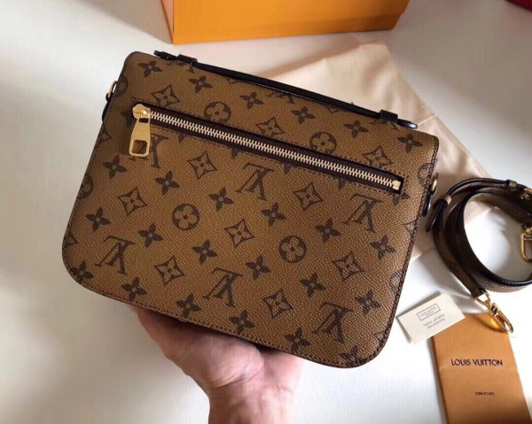 l**is V*t*n pochette metis