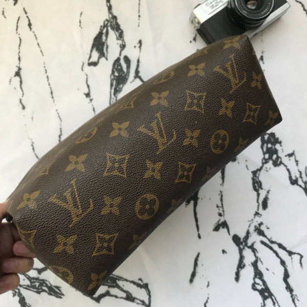 l**is V*t*n pallas beauty case