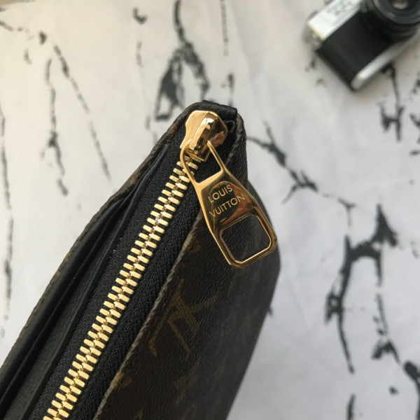 l**is V*t*n pallas beauty case