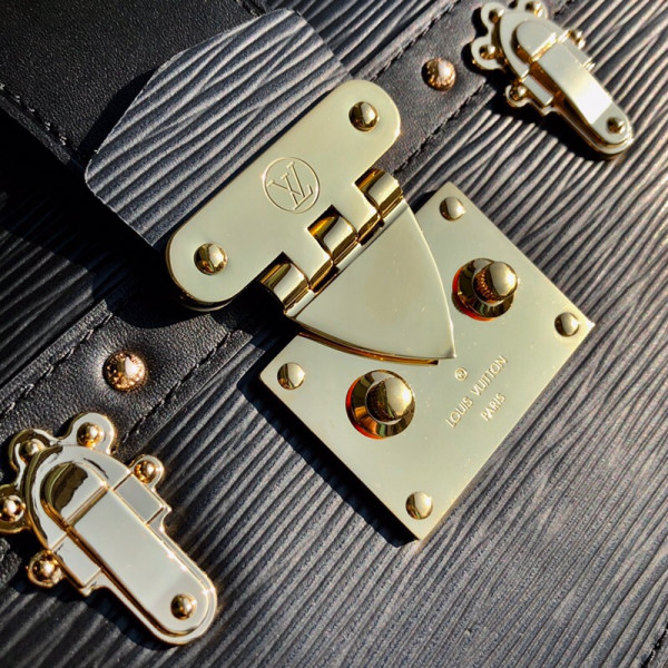 l**is V*t*n trunk clutch