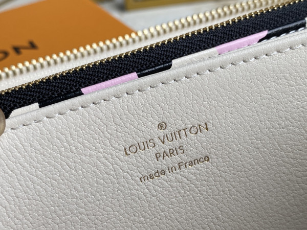 l**is V*t*n zippy wallet