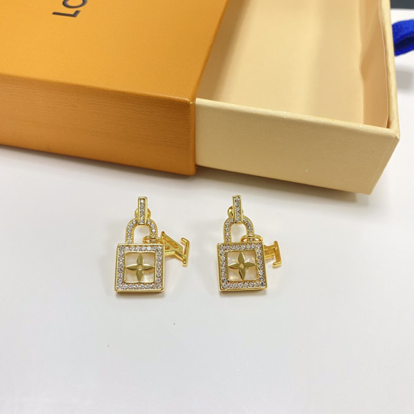 l**is V*t*n earrings
