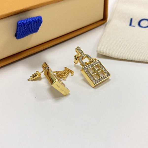 l**is V*t*n earrings