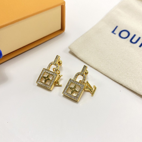 l**is V*t*n earrings