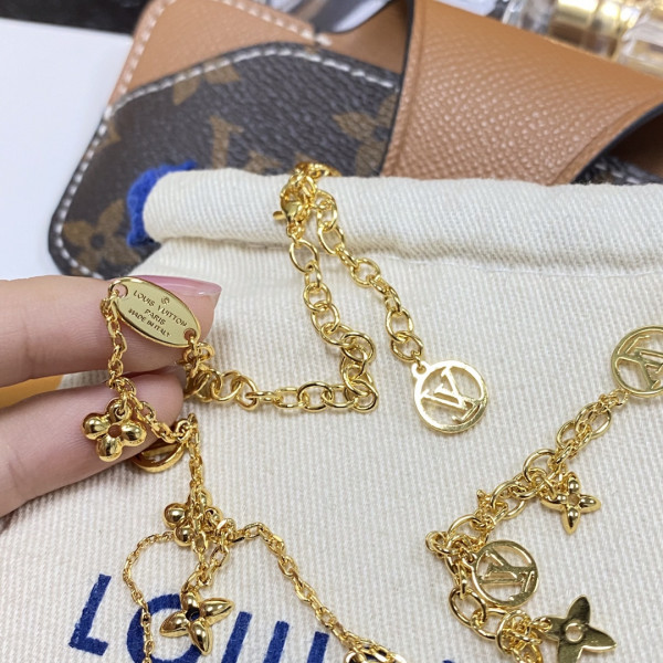 l**is V*t*n necklace