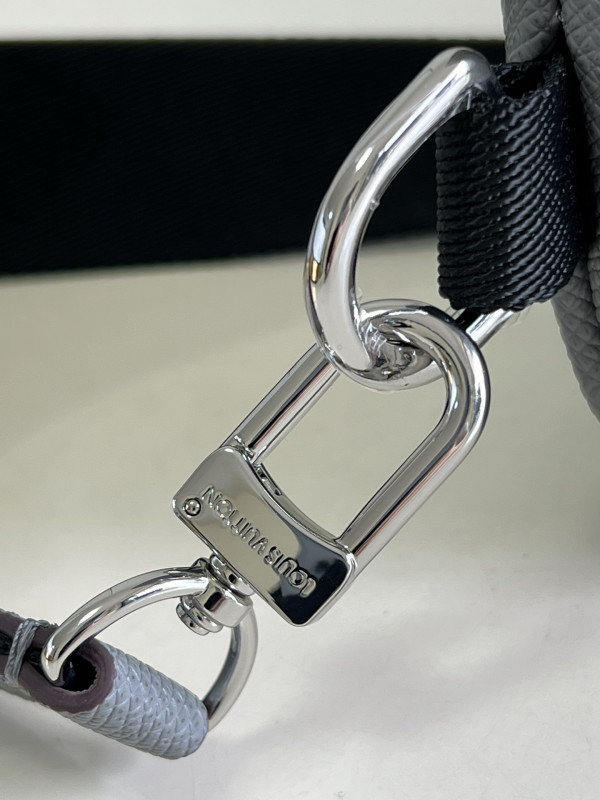 l**is V*t*n avenue sling bag