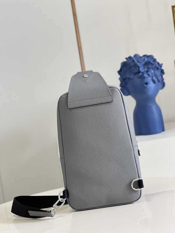 l**is V*t*n avenue sling bag