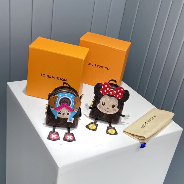l**is V*t*n bag charm