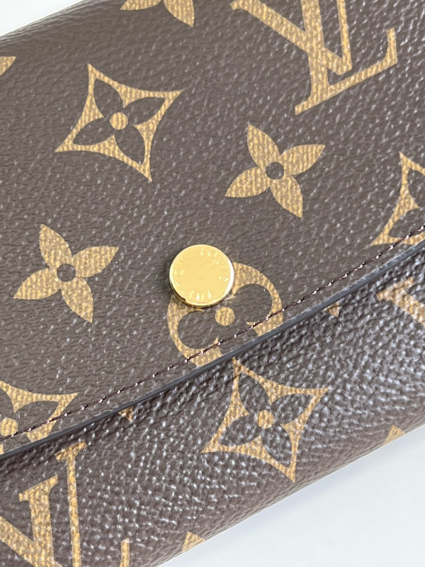 l**is V*t*n emilie wallet