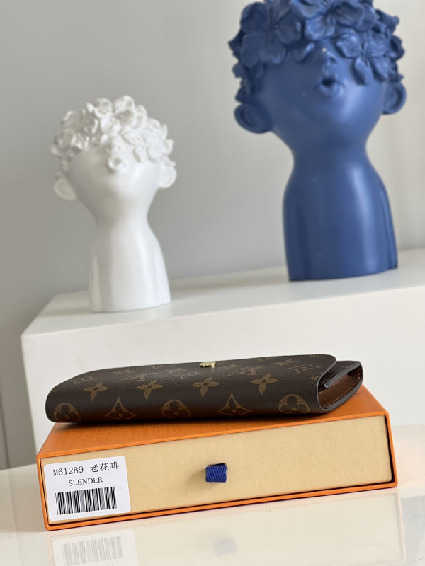l**is V*t*n emilie wallet