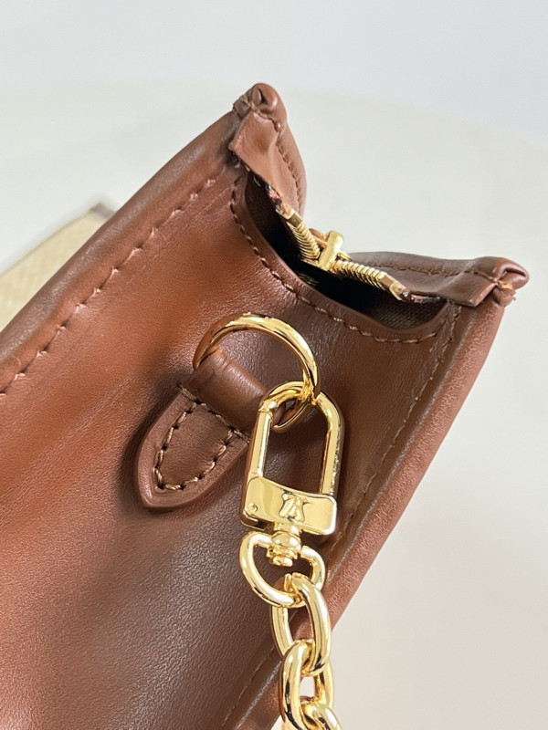 l**is V*t*n toiletry pouch on chain