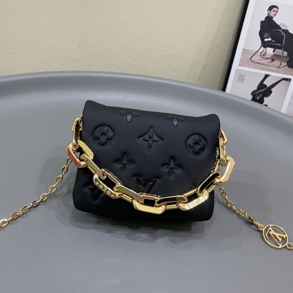 l**is V*t*n beltbag coussin