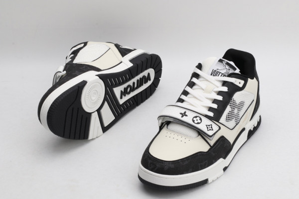 l**is V*t*n trainer sneaker