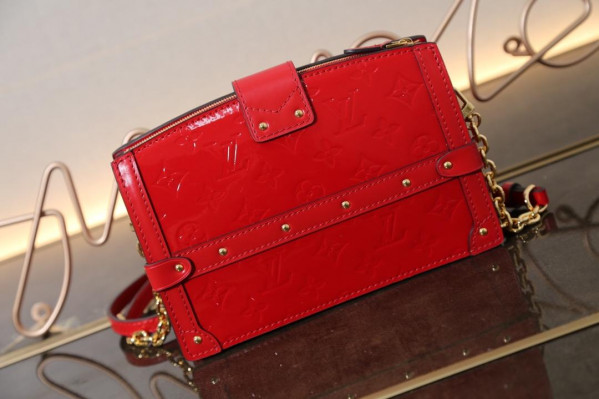l**is V*t*n trunk clutch
