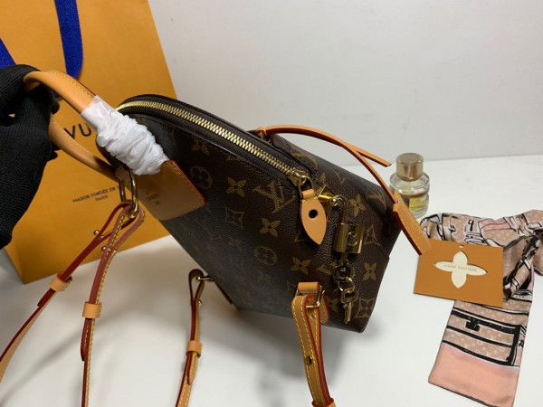 l**is V*t*n backpack