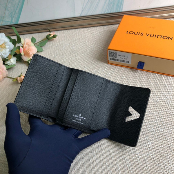 l**is V*t*n twist wallet