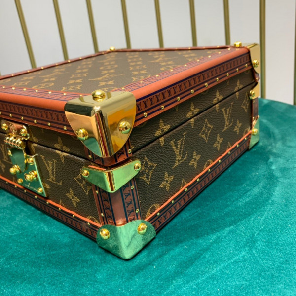l**is V*t*n jewelry box