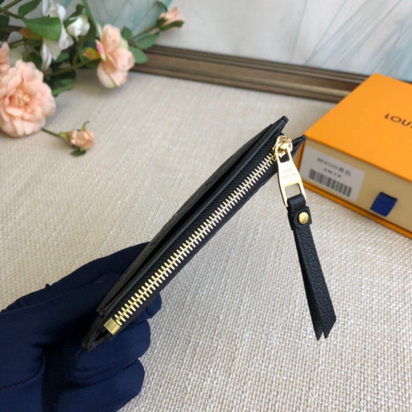 l**is V*t*n zipped card holder