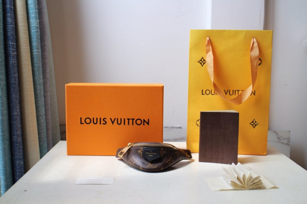l**is V*t*n wrist bag