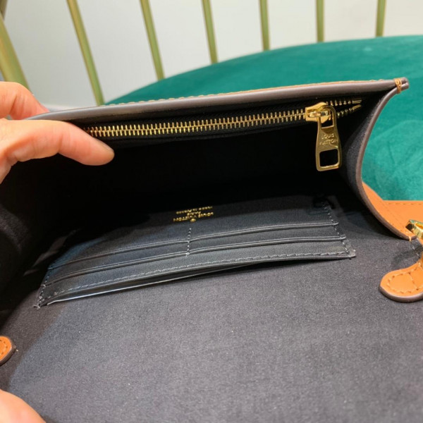 l**is V*t*n bumbag dauphine