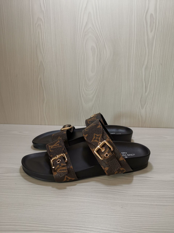 l**is V*t*n sandals