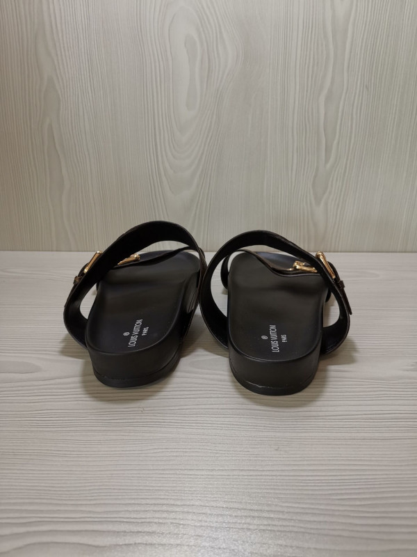 l**is V*t*n sandals