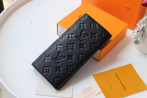 l**is V*t*n brazza wallet