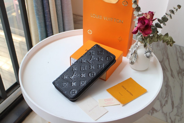 l**is V*t*n zippy wallet