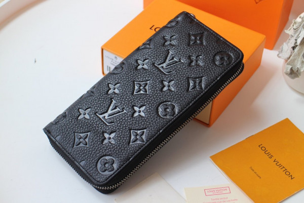 l**is V*t*n zippy wallet