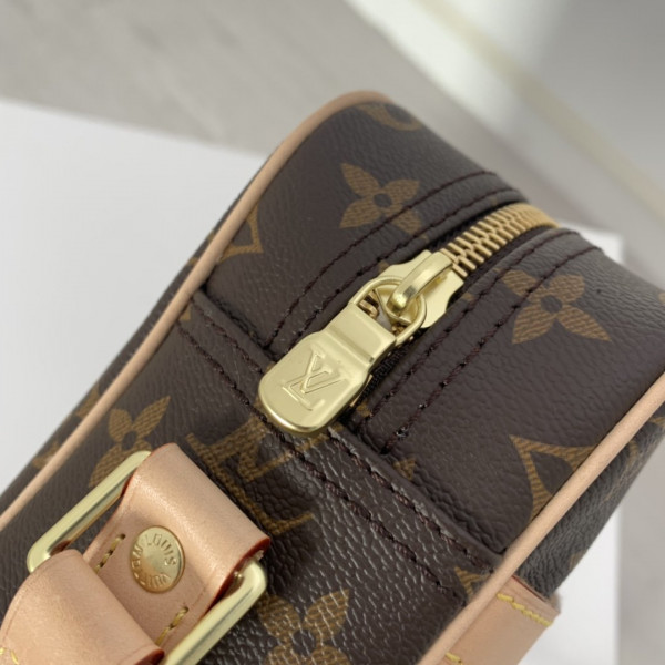 l**is V*t*n messenger bag