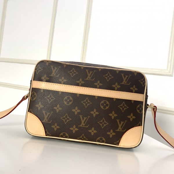 l**is V*t*n messenger bag